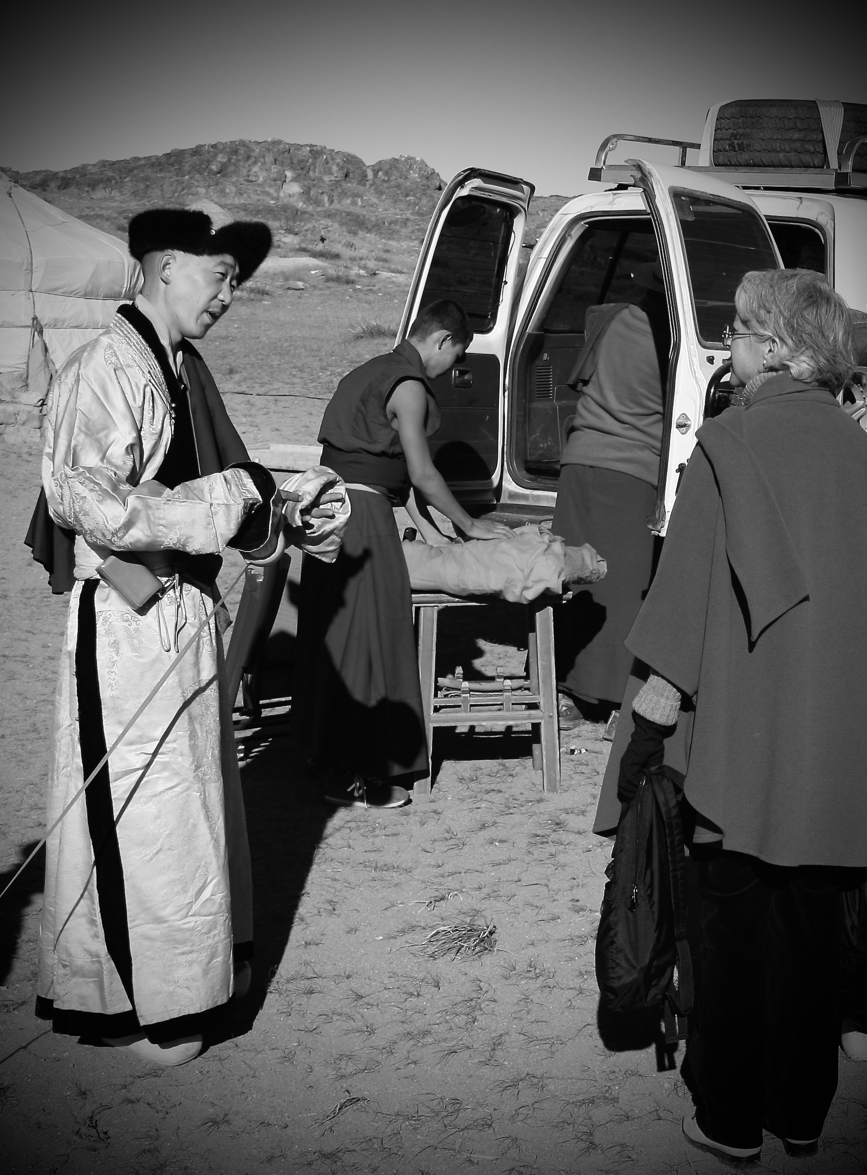 Mongolian Zava Damdin Rinpoche (1976- ) and CP in conversation (Delgeruun Choira in the Gobi). 19 September 2005. Photo courtesy of L.Pagchog.