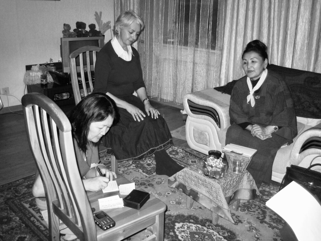 Mongolian Womanhood Project,”Urantsetseg” interview in progress. Research Assistant Damdin Gerlee (left), CP (centre) and Urantsetseg (right). Ulaanbaatar, 24 September 2008. Reprinted on CPinMongolia.com with permission.